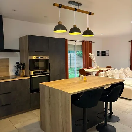 Semesterbostad 3-bedroom Villa, Jacuzzi, Near Bordeaux *