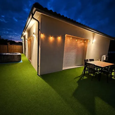Semesterbostad 3-bedroom Villa, Jacuzzi, Near Bordeaux Arbanats