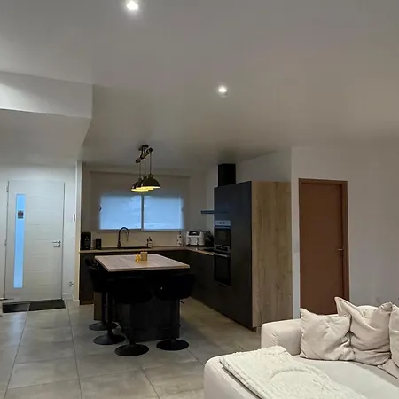 Semesterbostad 3-bedroom Villa, Jacuzzi, Near Bordeaux