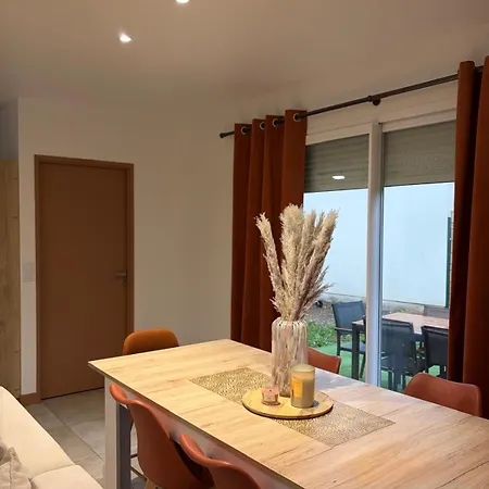 Semesterbostad 3-bedroom Villa, Jacuzzi, Near Bordeaux Arbanats